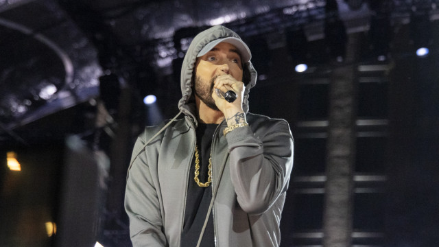 Eminem regressa aos palcos cinco dias após a morte da mãe