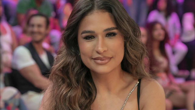 Simone Mendes chama Simaria na plateia e as duas cantam juntas em show