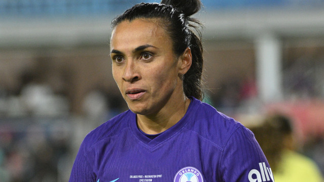Marta leva 1º ‘Prêmio Marta’ de gol mais bonito do ano no Fifa The Best