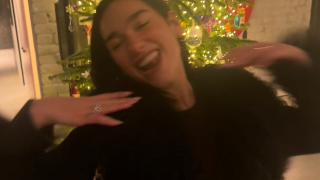 Dua Lipa está noiva? Um grande anel de diamantes indica que sim