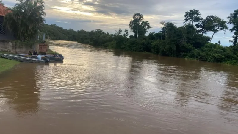 Menina de 10 anos desaparece após ser arrastada por correnteza de Rio