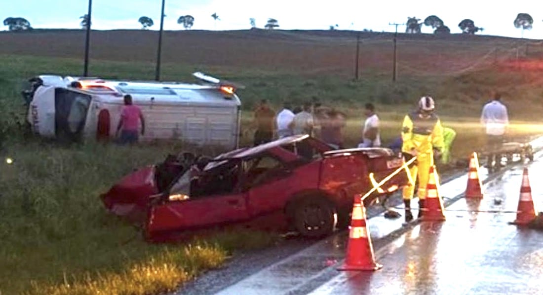 Acidente com carro e ambulância entre Sinop e Itaúba deixa um morto e 4 feridos