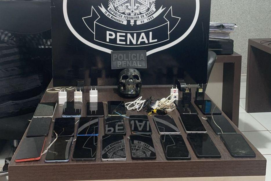 Polícia Penal apreende 22 celulares durante operação na penitenciária de Rondonópolis