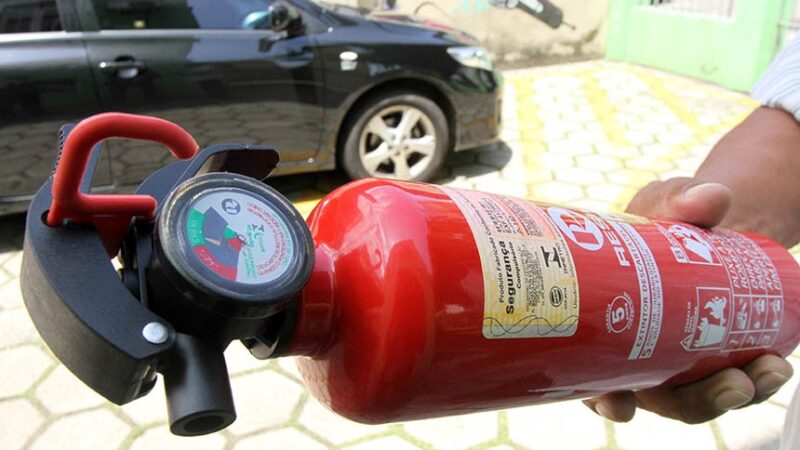 Senado pode votar em 2025 volta da obrigação de extintores em carros