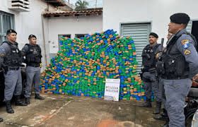 Caminhoneiro fura bloqueio e acaba preso com mais de uma tonelada de maconha em Mato Grosso