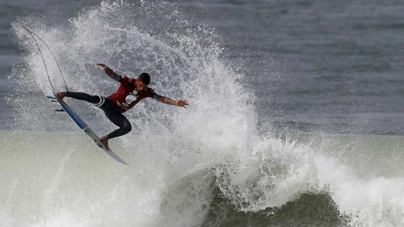 Diversão é prioridade de Filipe Toledo após ano fora do circuito mundial de surfe