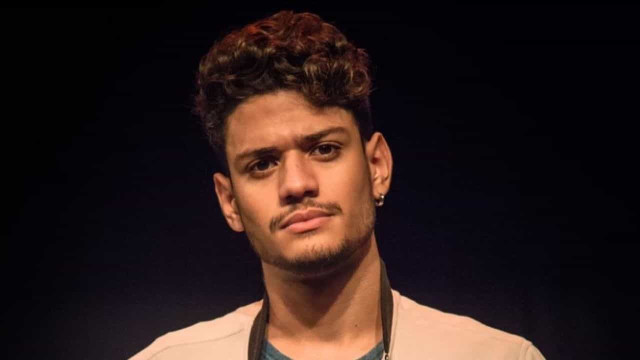 Ex-BBB Gabriel Santana é surpreendido em casa por policiais que investigavam tráfico de drogas