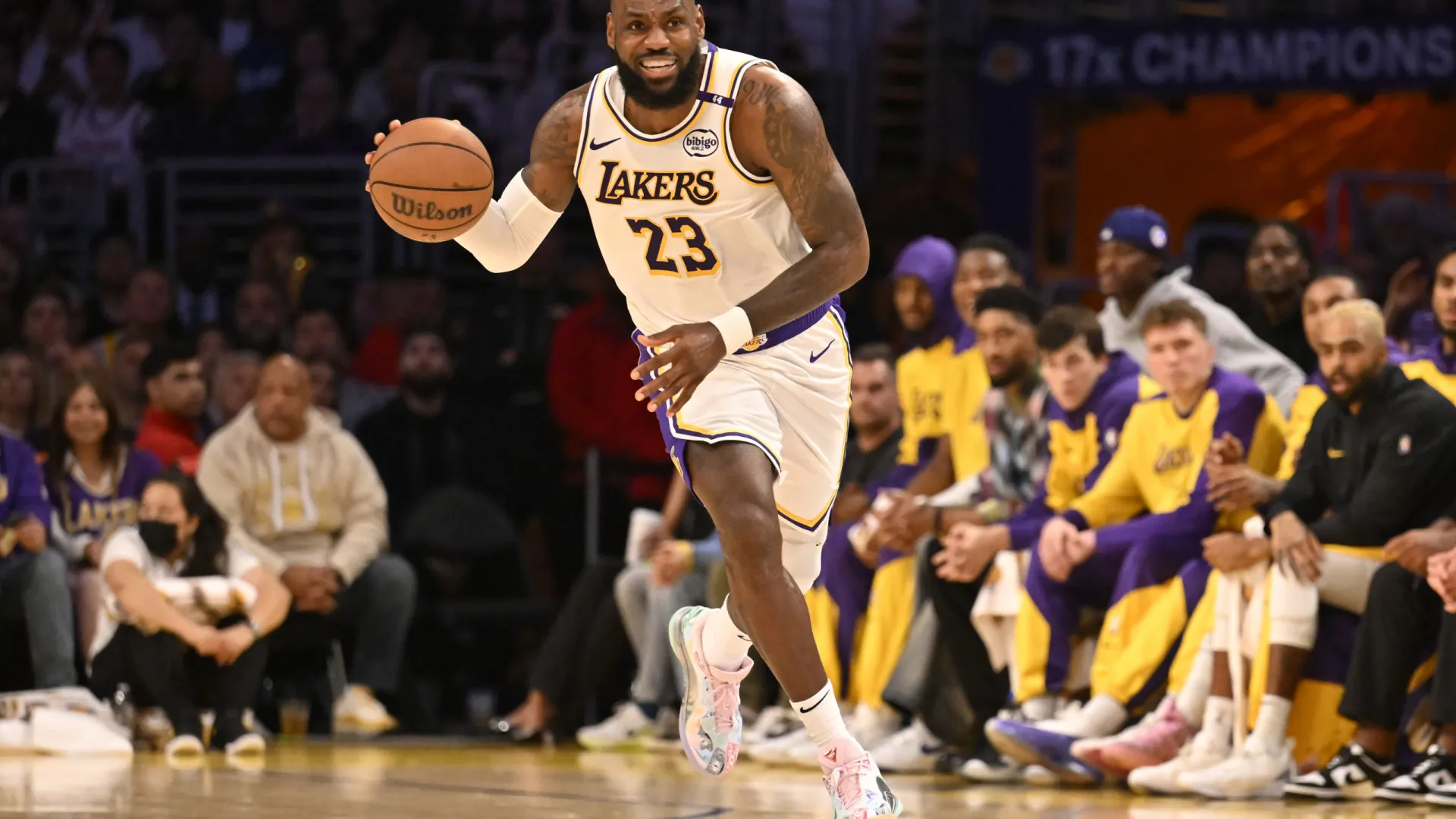 Lakers derrotam Warriors com ‘double-double’ de LeBron e Davis; Celtics se recuperam