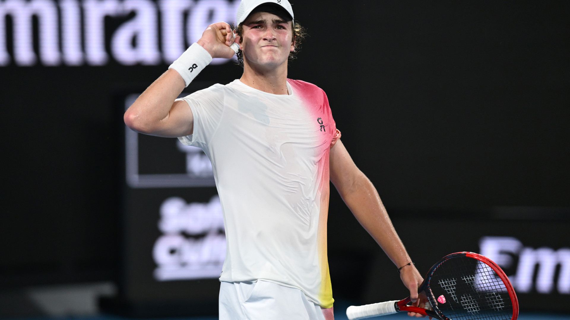 João Fonseca vence número 9 do mundo em estreia em Grand Slam e vai à 2ª rodada na Austrália