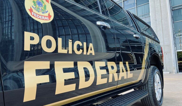 Polícia Federal faz operação em MT sobre Fake News na eleição; secretário detido