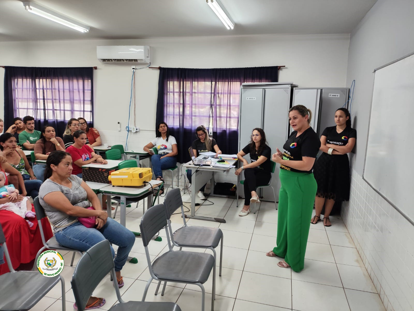 Futuro da Educação: Escola Inovação Apresenta Tecnologias Inovadoras no Chá Interativo para Pais