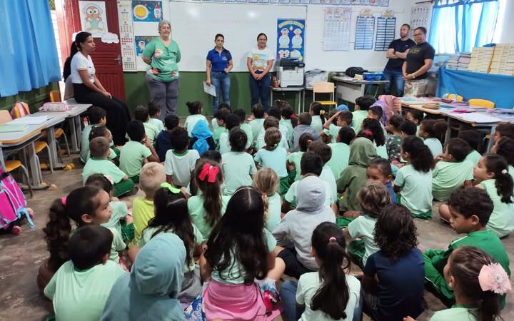 A Secretaria de Educação em parceria com as escolas e o Conselho Tutelar, está realizando uma série de palestras para conscientização e prevenção do bullying no ambiente escolar.