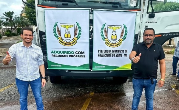 Prefeito Vinicius reforça frota municipal de Nova Canaã do Norte com dois caminhões novos