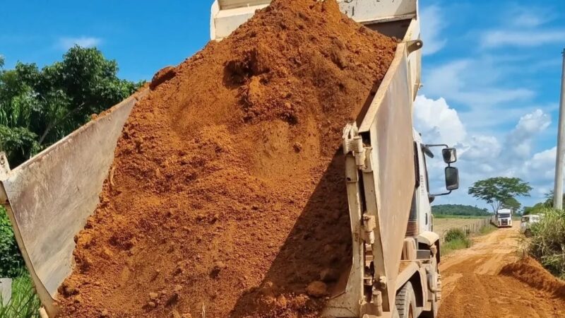 Prefeitura de Terra Nova realiza manutenção de estradas para garantir escoamento da safra