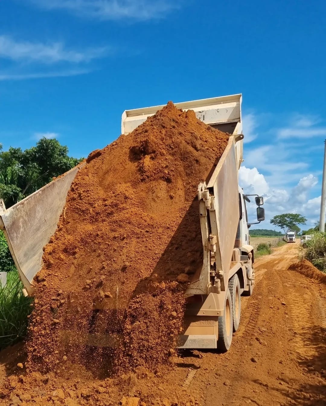 Prefeitura de Terra Nova realiza manutenção de estradas para garantir escoamento da safra