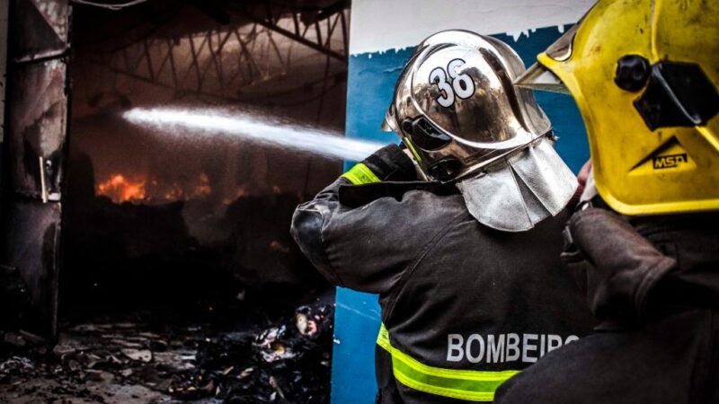 Corpo de Bombeiros extingue incêndio em depósito comercial em Alta Floresta
