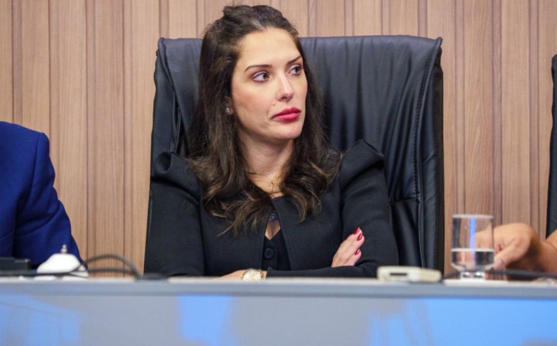 Janaina diz não querer virar “deputada CLT” e que disputará Senado