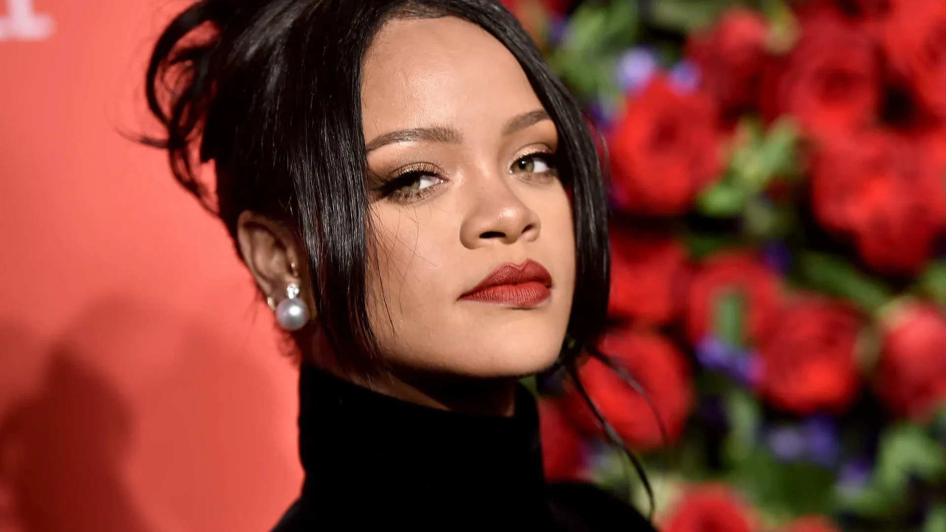 Rihanna completa 37 anos; relembre seus looks mais icônicos