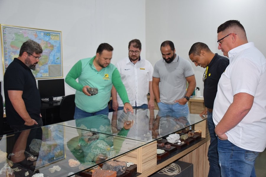Representantes da New Holland visitam a Coogavepe