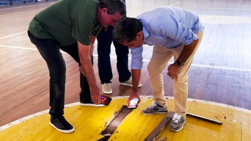 PREFEITO E ENGENHEIROS FAZEM LEVANTAMENTO TÉCNICO PARA REFORMA COMPLETA DA VILA OLÍMPICA DE PEIXOTO DE AZEVEDO