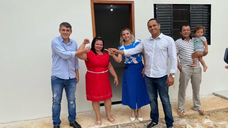 Prefeitura de Matupá entrega moradia a família beneficiada pela Regularização Fundiária