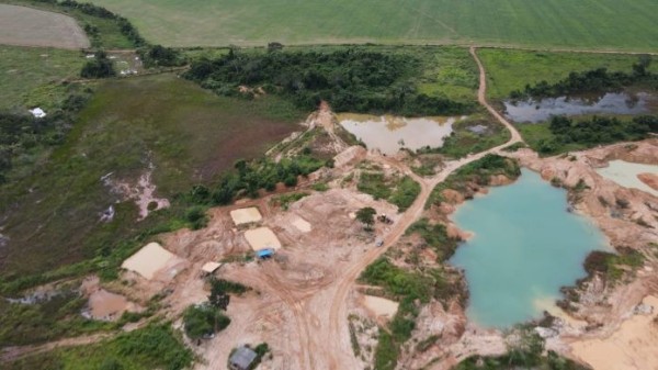 Polícia Militar flagra extração ilegal de minério em Novo Mundo durante operação ambiental