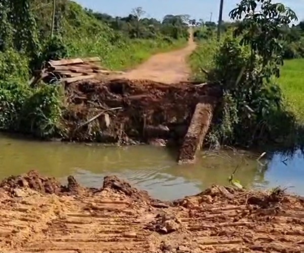 Prefeitura informa que está realizando manutenção da ponte que dá acesso à 8ª Agrovila para construção de nova ponte com tubos de aço