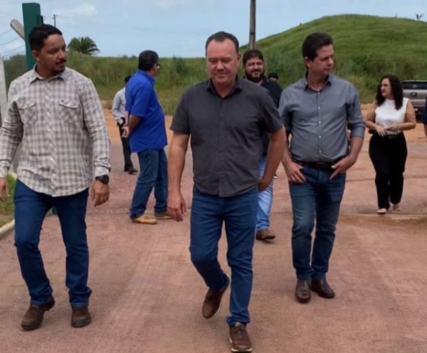 Prefeitos de Nova Santa Helena, Itaúba, Marcelândia, Terra Nova e Nova Guarita, realizam reunião para definir a contratação de empresa para implantação de aterro sanitário na região