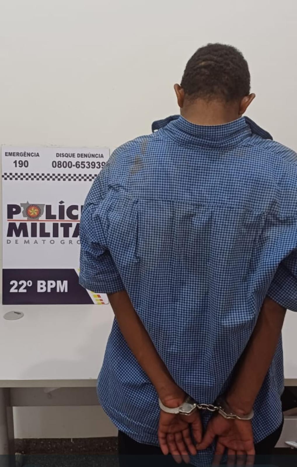 Menor é apreendido pela Polícia Militar após esfaquear homem em conveniência em Peixoto de Azevedo