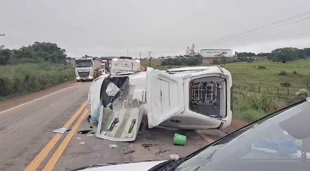 Alta Floresta: acidente envolve ambulância de Paranaíta e caminhão de coleta de lixo na MT-208