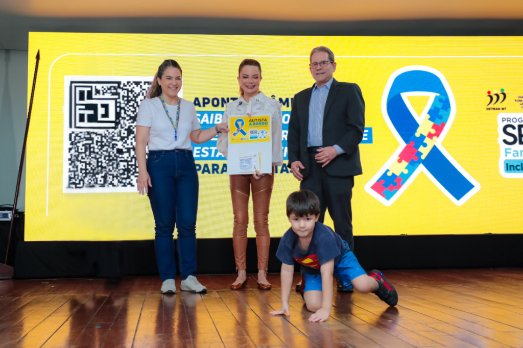 Primeira-dama de MT destaca conquista de beneficiados com emissão de mil credenciais para pessoas com autismo