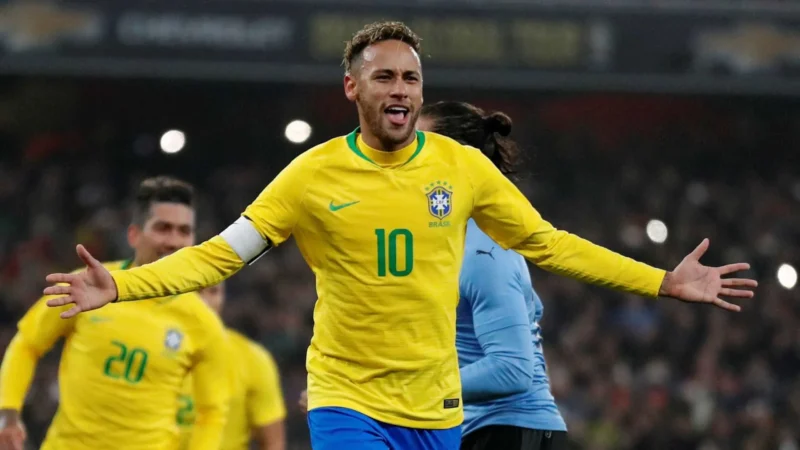 Após 505 dias, Neymar volta à seleção com missão de aplacar crise em campo