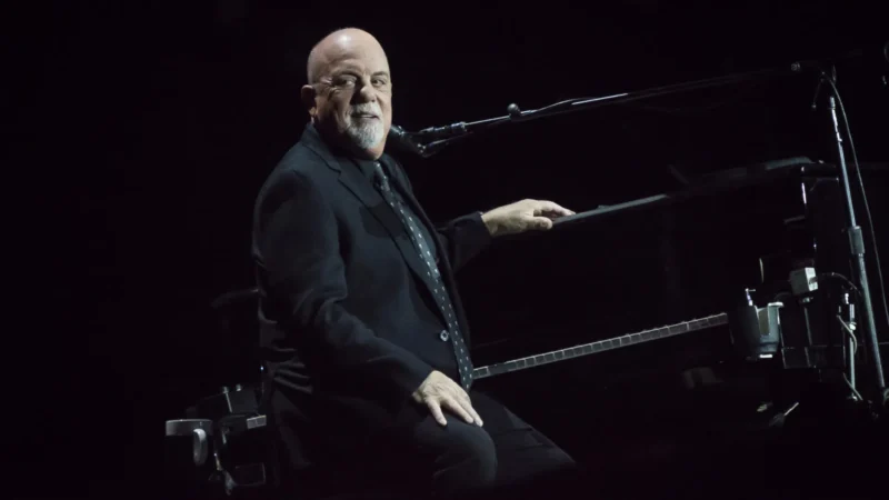 Billy Joel adia shows devido a cirurgia após queda em palco