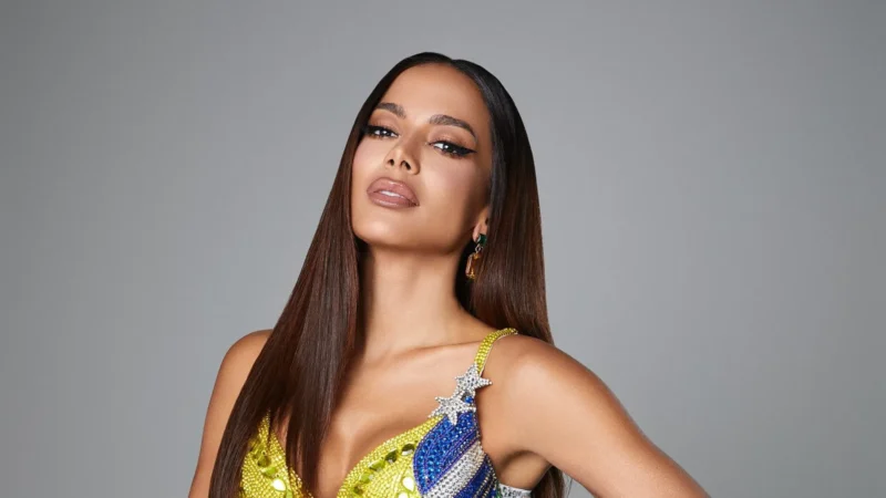 Anitta curte noite de Carnaval no Rio e é flagrada em clima de romance