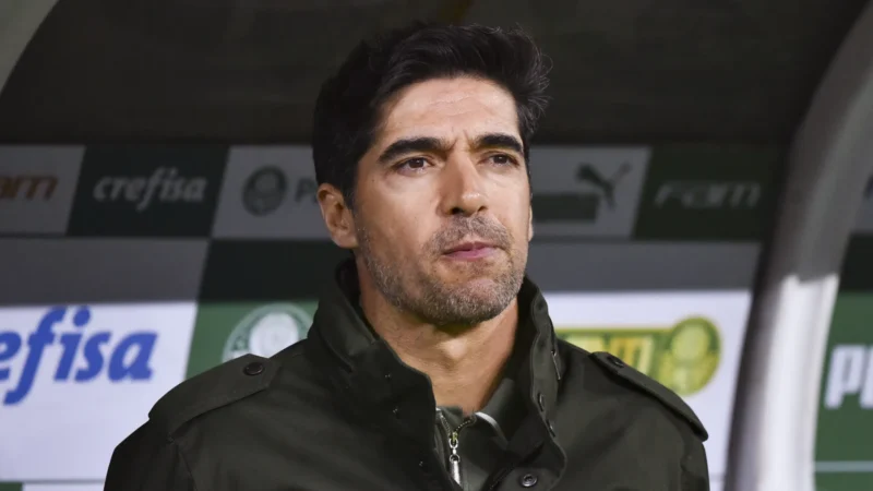 Abel Ferreira diz que pênalti para o Palmeiras foi bem marcado: ‘Há uma obstrução clara’