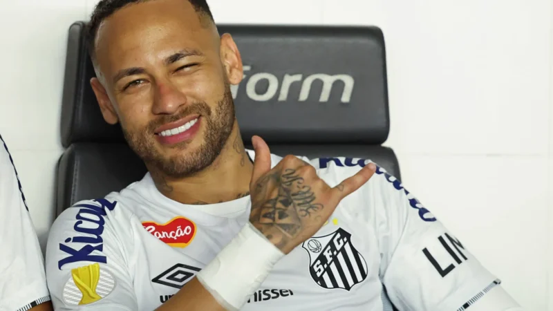 Neymar no Barcelona? Estafe ainda não debate futuro; Santos prevê renovação