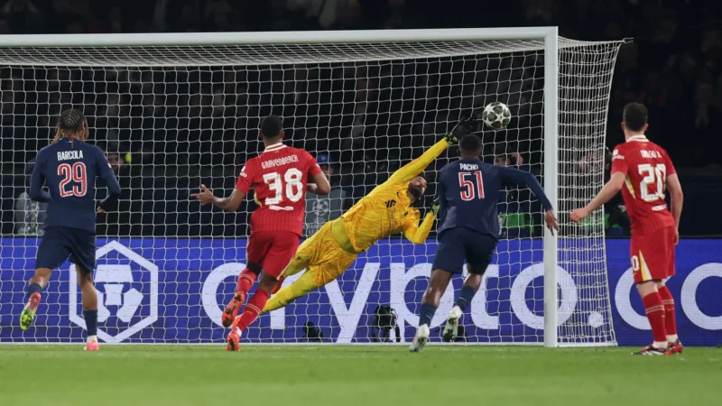 Alisson brilha na Liga dos Campeões e recebe elogios de lendas do futebol
