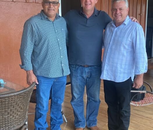 Prefeito Casciano e Vice-prefeito Adailton se reúnem com Ministro da Agricultura e garantem investimento de R$ 1 milhão para Novo Mundo