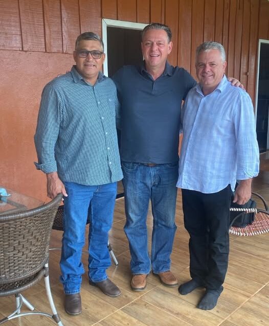 Prefeito Casciano e Vice-prefeito Adailton se reúnem com Ministro da Agricultura e garantem investimento de R$ 1 milhão para Novo Mundo