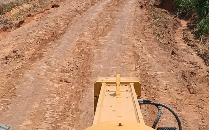 Melhorias nas estradas rurais em Novo Mundo.