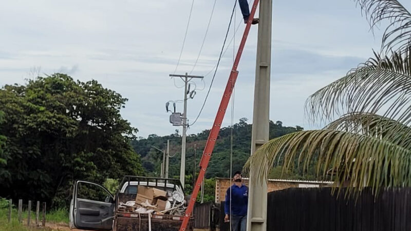 A Prefeitura de Novo Mundo está investindo na segurança e no bem-estar da população com a campanha de instalação e manutenção da iluminação pública nas comunidades Cristalino do Norte e Rochedo.