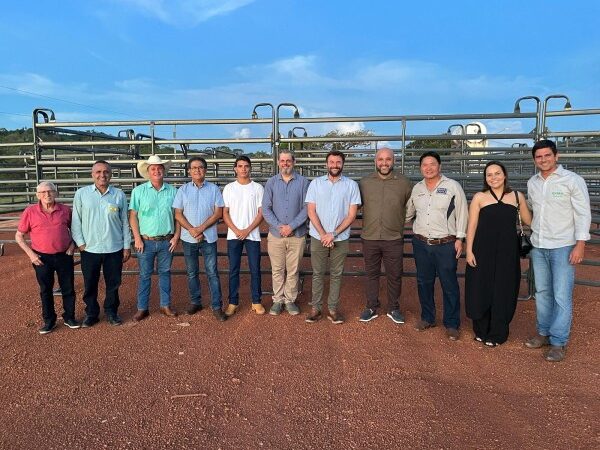 Prefeito Rodrigo participa de entrega do novo curral do Sindicato Rural de Colíder