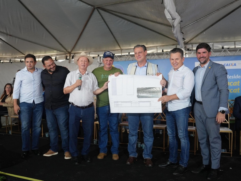 Prefeito entrega a ministro projeto de construção de mercado municipal; investimento é de R$ 9 milhões