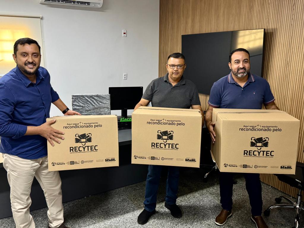 Seciteci doa 40 computadores do programa Recytec ao município de Nobres