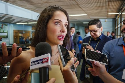 Saída de deputados pode facilitar formação de chapa, diz Janaina