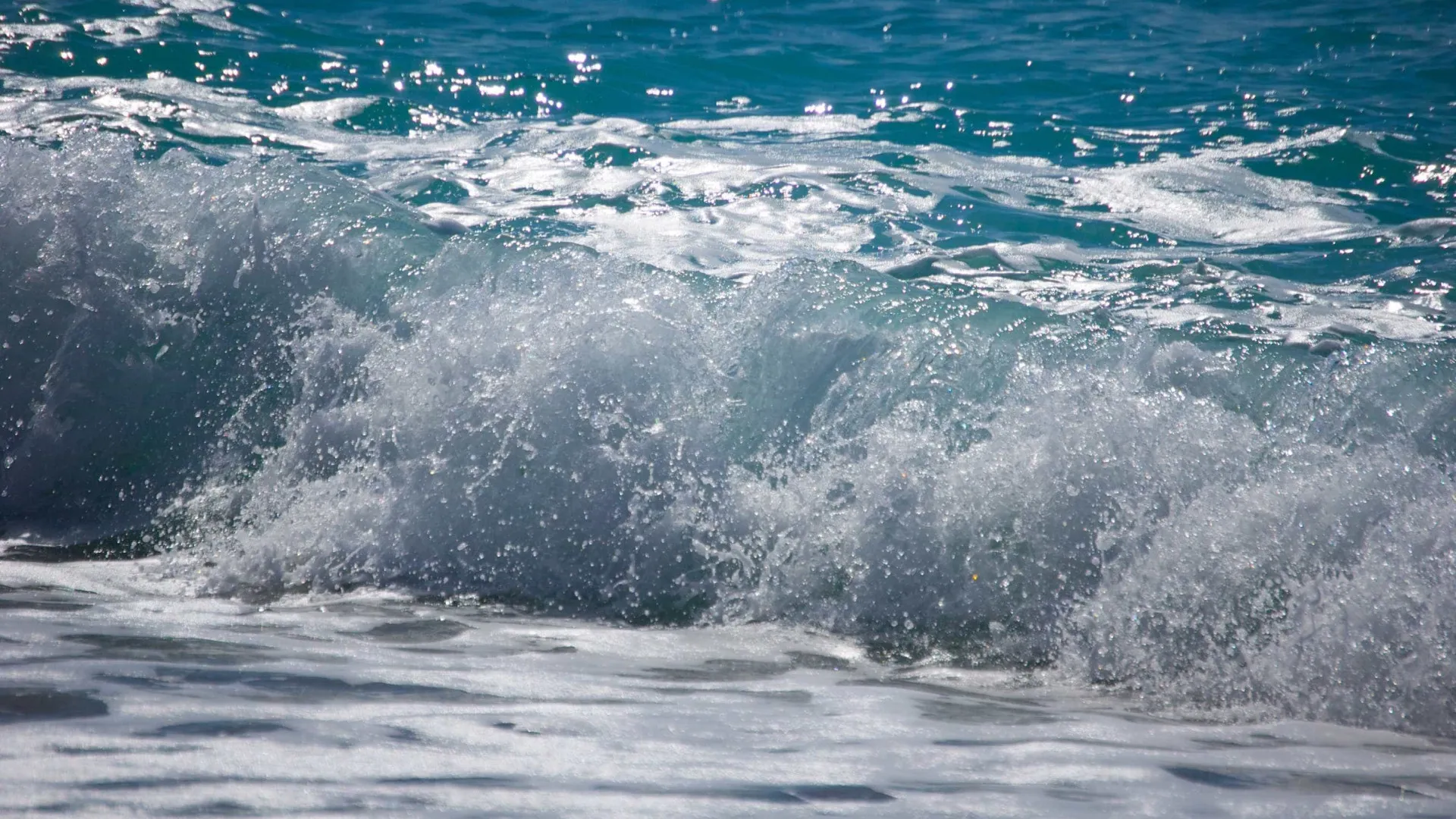 Surfista morre afogado em Santos (SP) durante ressaca de mar