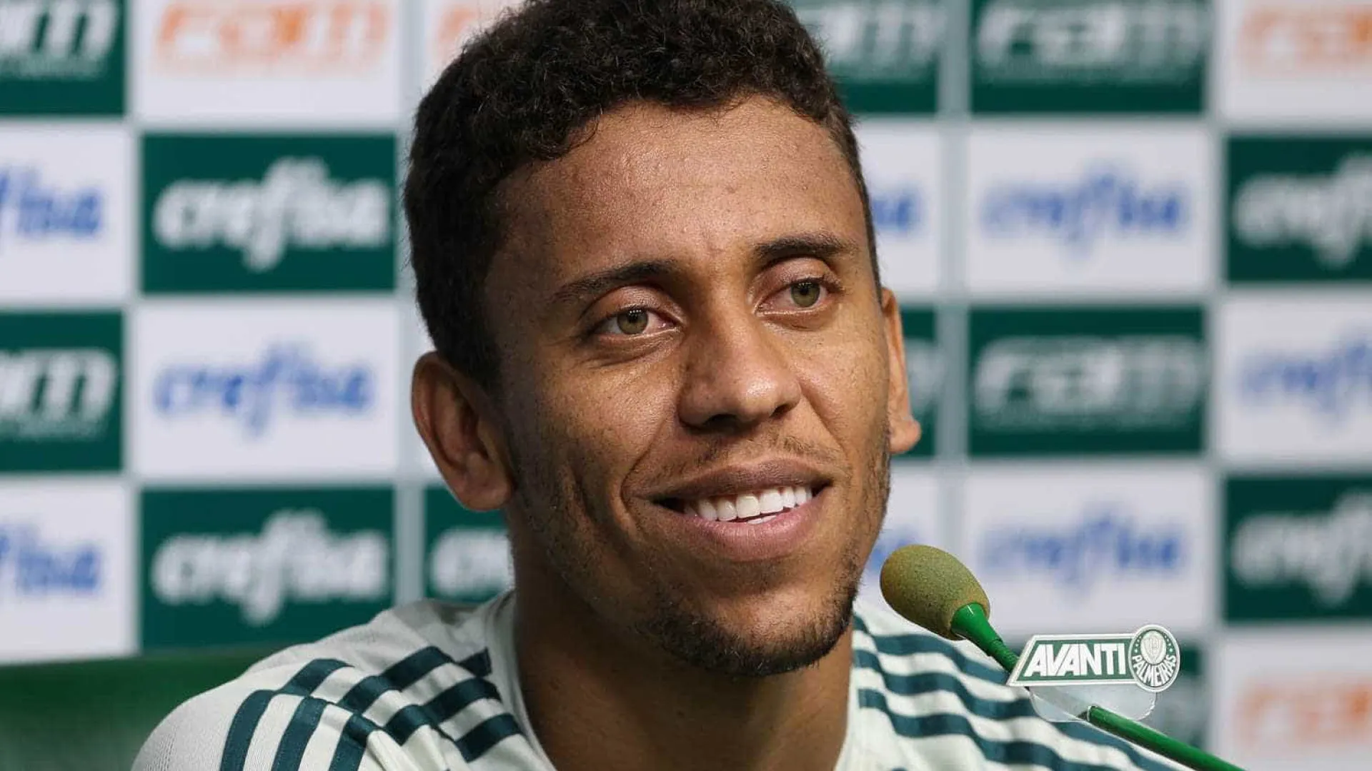 Marcos Rocha sofre nova lesão e volta a ser problema no Palmeiras