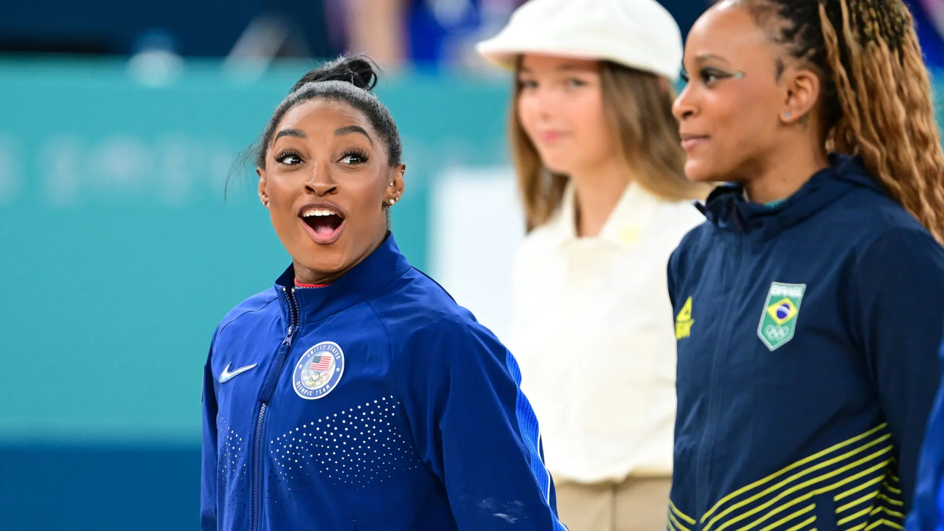 Rebeca Andrade elogia Biles e diz querer competir com ela por ‘mais alguns anos’