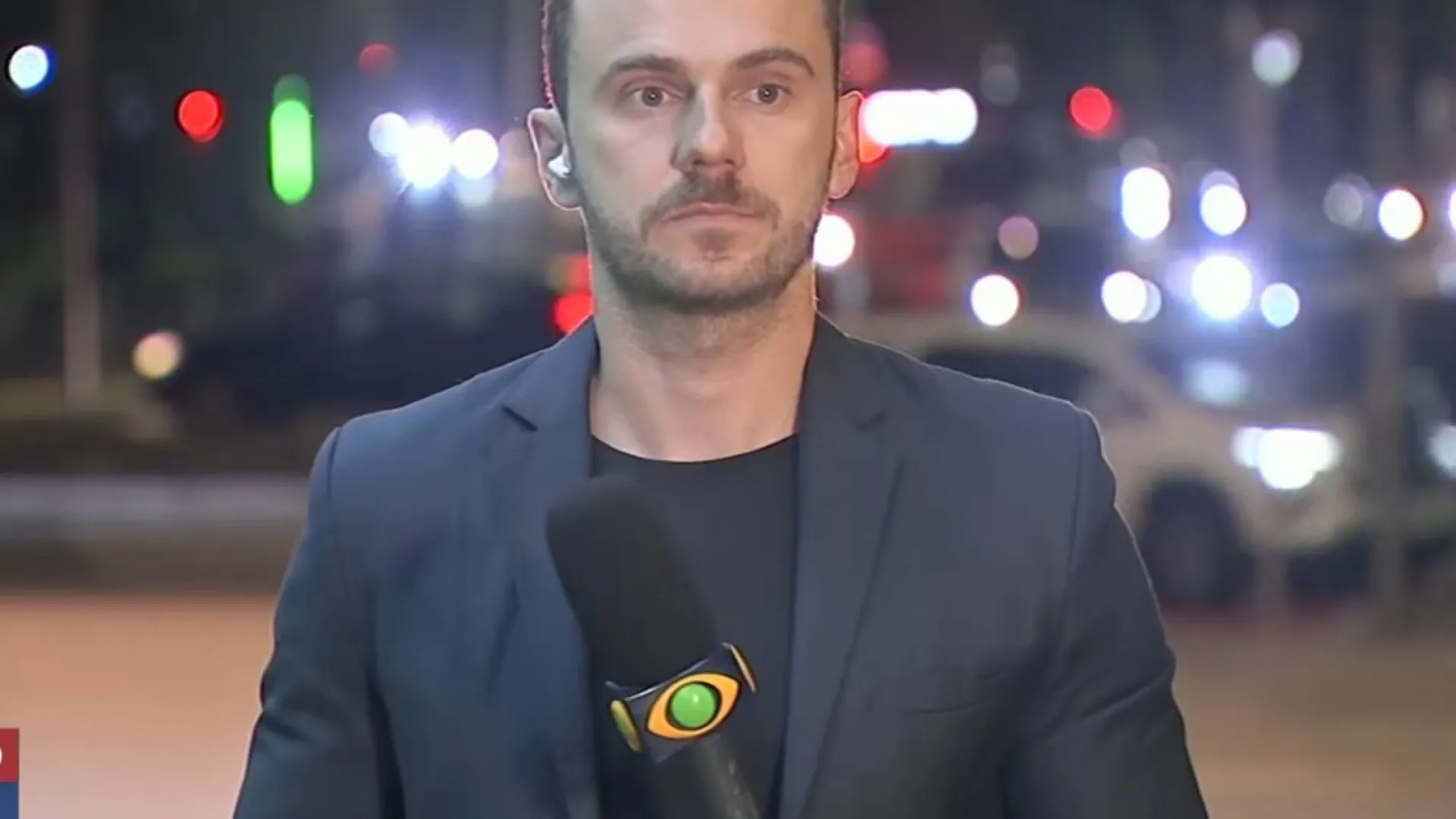 Repórter da Band sofre tentativa de furto durante jornal ao vivo em SP