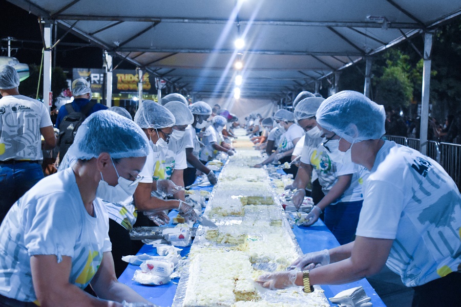 Alta Floresta: bolo de aniversário encerra atividades de comemoração dos 49 anos